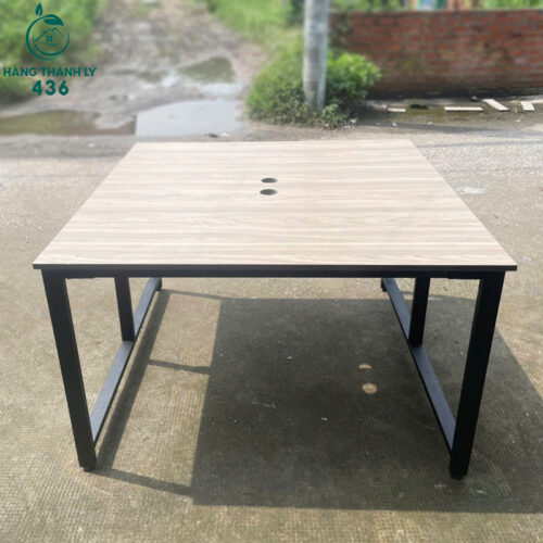Bàn Làm Việc Cũ 1M2X75CM Hình Vuông Mặt Gỗ Sáng Có Lỗ Cắm Dây Tiện Lợi