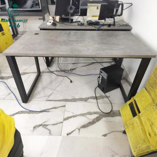 ban lam viec cu 1m4x70cm co san lo di day dien gon gang 1