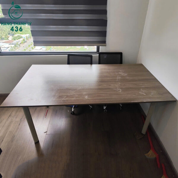 ban-lam-viec-cu-1m8x1m-chan-sat-trang-de-dang-lap-rap (1) ban lam viec cu 1m8x1m chan sat trang de dang lap rap 1