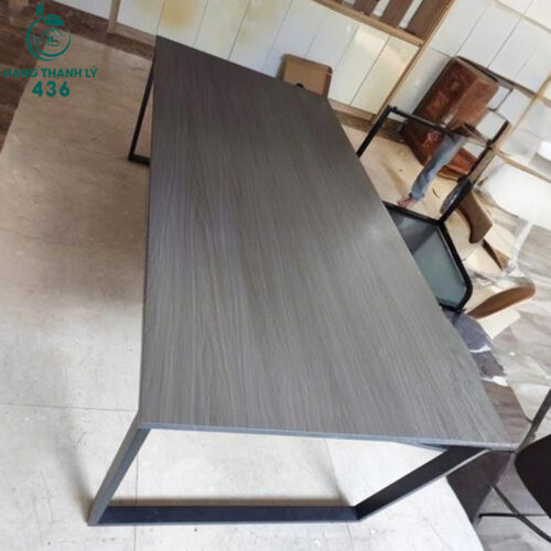 Bàn Làm Việc Cũ 1MX2M Chân Sắt Mặt Gỗ Xám Đậm 3 ban lam viec cu 1mx2m chan sat mat go xam dam 1