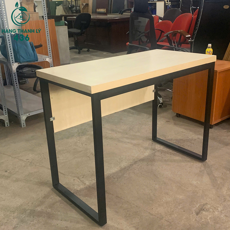 Bàn Làm Việc Cũ 1MX50CM Chân Sắt Mặt Gỗ Sáng Gọn Đẹp ban-lam-viec-cu-1mx50cm-chan-sat-mat-go-sang-gon-dep-5 Bàn Làm Việc Cũ 1MX50CM Chân Sắt Mặt Gỗ Sáng Gọn Đẹp