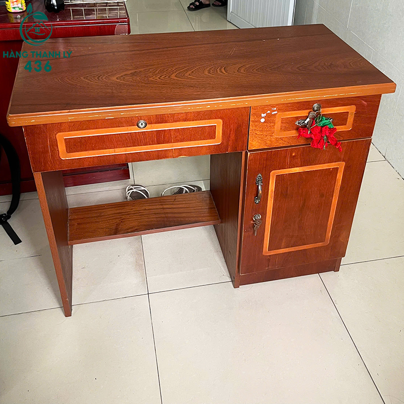 ban-lam-viec-cu-co-hoc-tu-keo-thiet-ke-dep-mat-1 Bàn Làm Việc Cũ Có Hộc Tủ Kéo Thiết Kế Đẹp Mắt