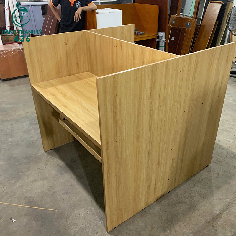 Bàn Làm Việc Cũ Có Vách Ngăn Cá Nhân Tiện Lợi ban-lam-viec-cu-co-vach-ngan-ca-nhan-tien-loi-1 Bàn Làm Việc Cũ Có Vách Ngăn Cá Nhân Tiện Lợi