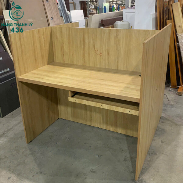 ban-lam-viec-cu-co-vach-ngan-ca-nhan-tien-loi (4) ban lam viec cu co vach ngan ca nhan tien loi 4