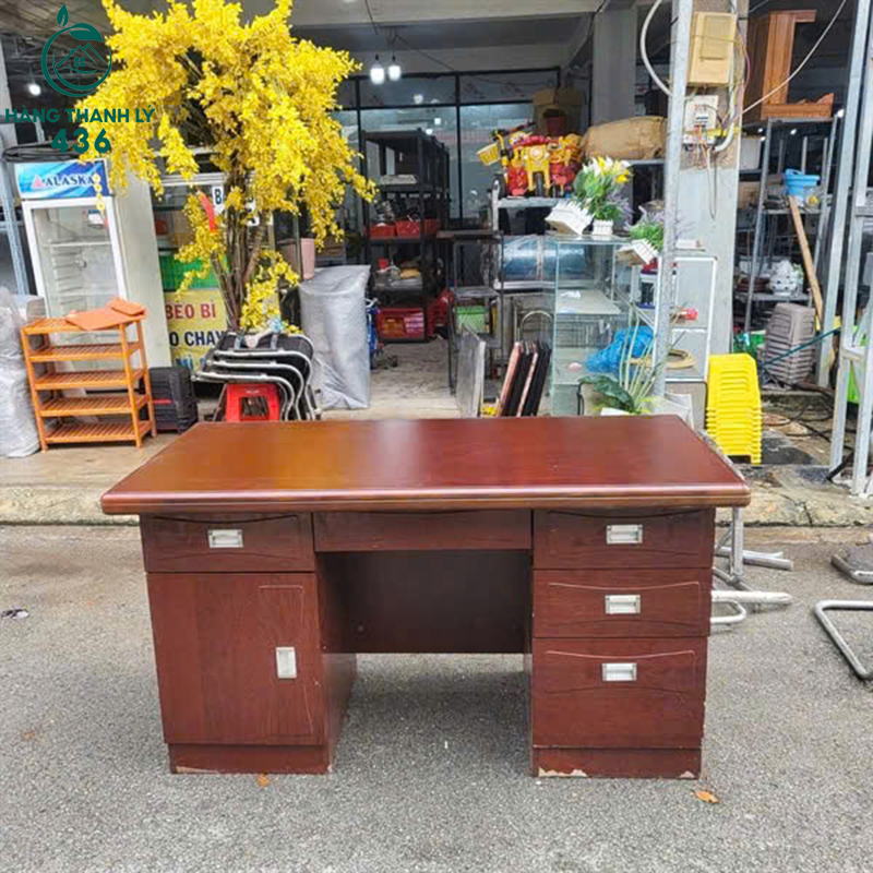ban-lam-viec-cu-go-mau-nau-dam-kich-thuoc-lon-chac-chan Bàn Làm Việc Cũ Gỗ Màu Nâu Đậm Kích Thước Lớn Chắc Chắn
