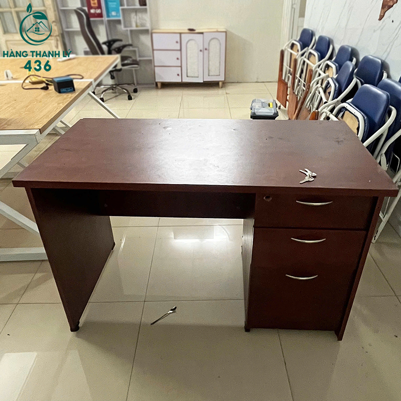 ban-lam-viec-cu-go-mau-nau-do-co-hoc-keo-gon-gang-1 Bàn Làm Việc Cũ Gỗ Màu Nâu Đỏ Có Hộc Kéo Gọn Gàng
