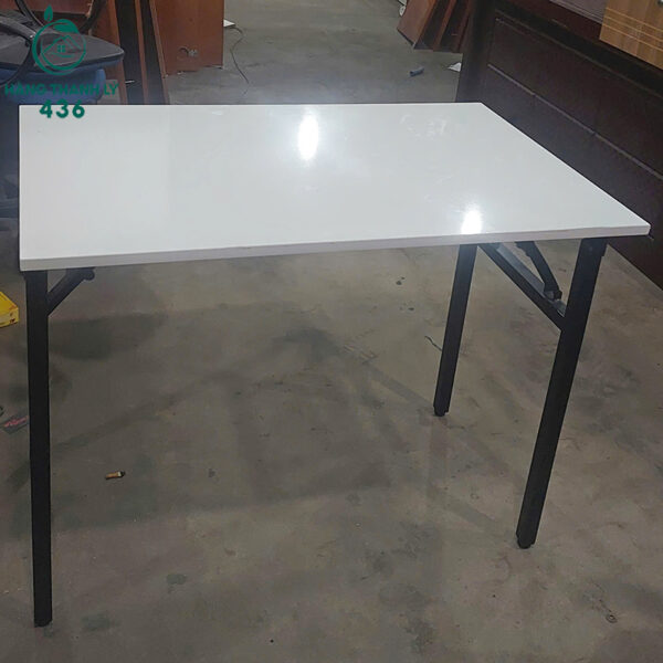 ban lam viec cu go mau trang khung sat chac chan 1