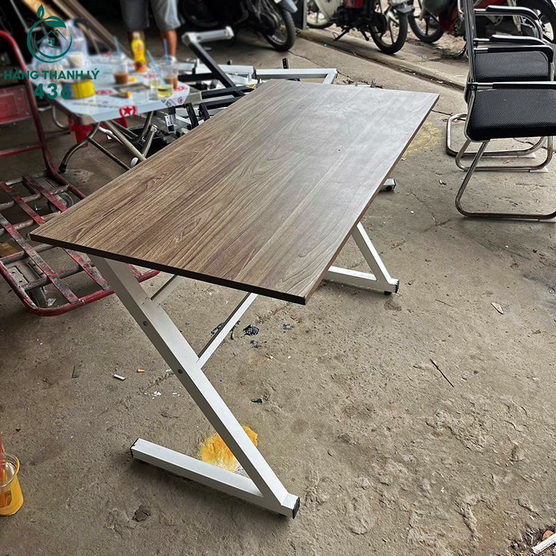 Bàn Làm Việc Cũ Mặt Gỗ 1M2x75CM Chân Sắt Màu Trắng ban-lam-viec-cu-mat-go-1m2x75cm-chan-sat-mau-trang-3 Bàn Làm Việc Cũ Mặt Gỗ 1M2x75CM Chân Sắt Màu Trắng