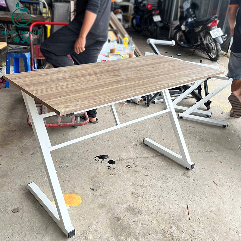 Bàn Làm Việc Cũ Mặt Gỗ 1M2x75CM Chân Sắt Màu Trắng ban-lam-viec-cu-mat-go-1m2x75cm-chan-sat-mau-trang-4 Bàn Làm Việc Cũ Mặt Gỗ 1M2x75CM Chân Sắt Màu Trắng