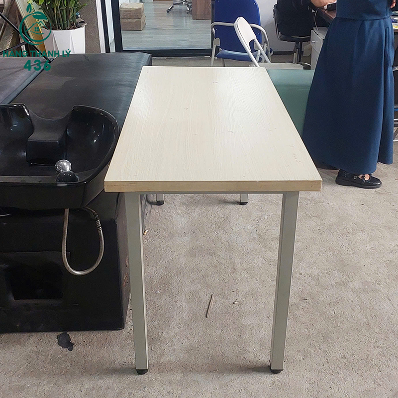 Bàn Làm Việc Cũ Mặt Gỗ Chân Sắt Chắc Chắn Kích Thước Nhỏ Gọn ban-lam-viec-cu-mat-go-chan-sat-chac-chan-kich-thuoc-nho-gon-1 Bàn Làm Việc Cũ Mặt Gỗ Chân Sắt Chắc Chắn Kích Thước Nhỏ Gọn