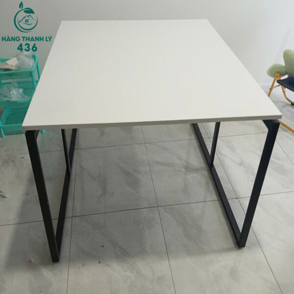 ban-lam-viec-cu-mat-go-mau-trang-tinh-te ban lam viec cu mat go mau trang tinh te