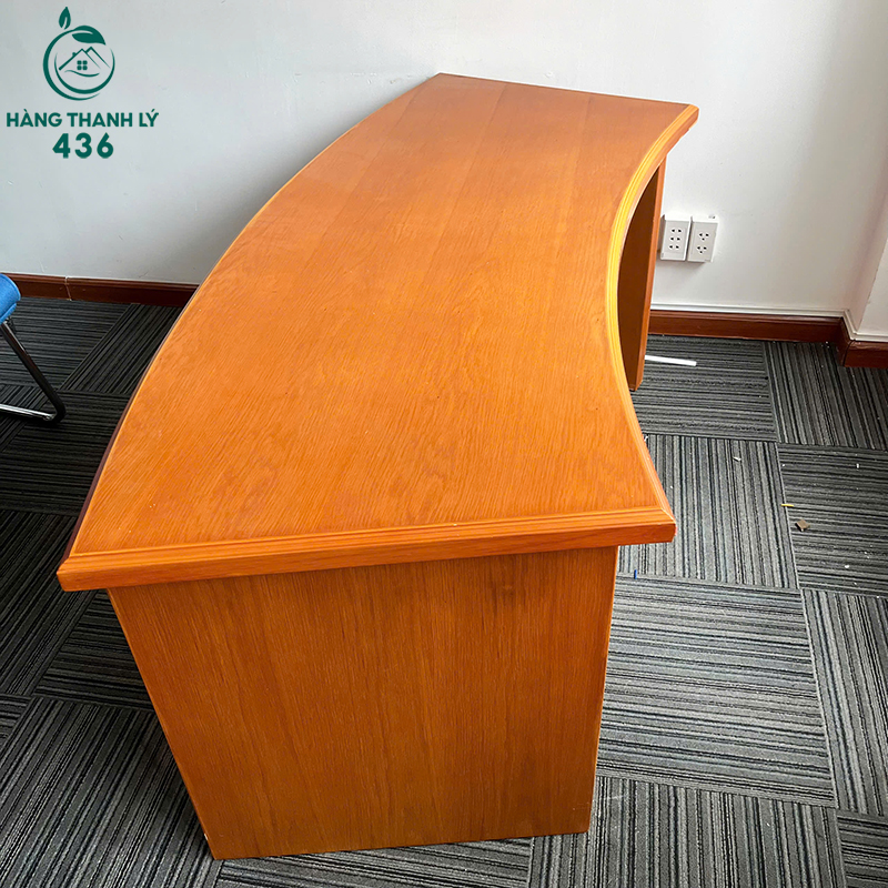 Bàn Làm Việc Gỗ Mặt Cong Cũ 1M80X75CM Thiết Kế Sang Trọng ban-lam-viec-go-mat-cong-cu-1m80x75cm-thiet-ke-sang-trong-3 Bàn Làm Việc Gỗ Mặt Cong Cũ 1M80X75CM Thiết Kế Sang Trọng