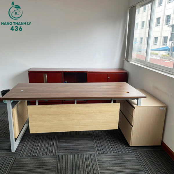 ban lam viec khung sat cu 2m4x80cm mat go dep rong rai 1