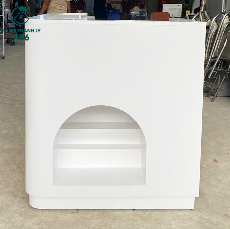 ban-le-tan-cu-mau-trang-don-gian-cho-van-phong-nho-gon-3 Bàn Lễ Tân Cũ Màu Trắng Đơn Giản Cho Văn Phòng Nhỏ Gọn