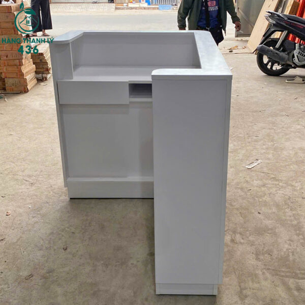 ban le tan cu mau trang don gian cho van phong nho gon 7