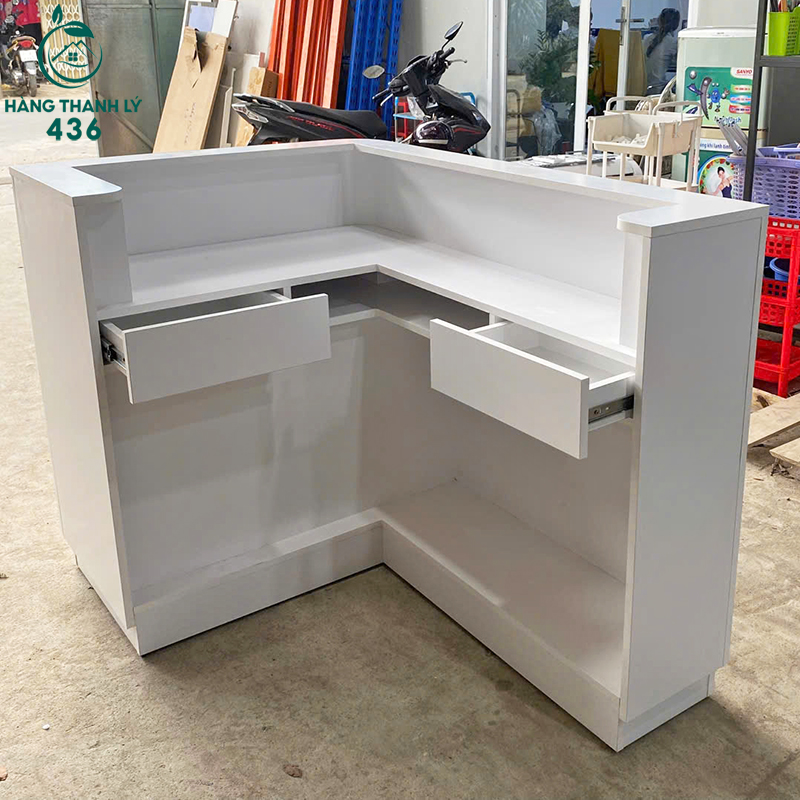 ban-le-tan-cu-mau-trang-don-gian-cho-van-phong-nho-gon-8 Bàn Lễ Tân Cũ Màu Trắng Đơn Giản Cho Văn Phòng Nhỏ Gọn