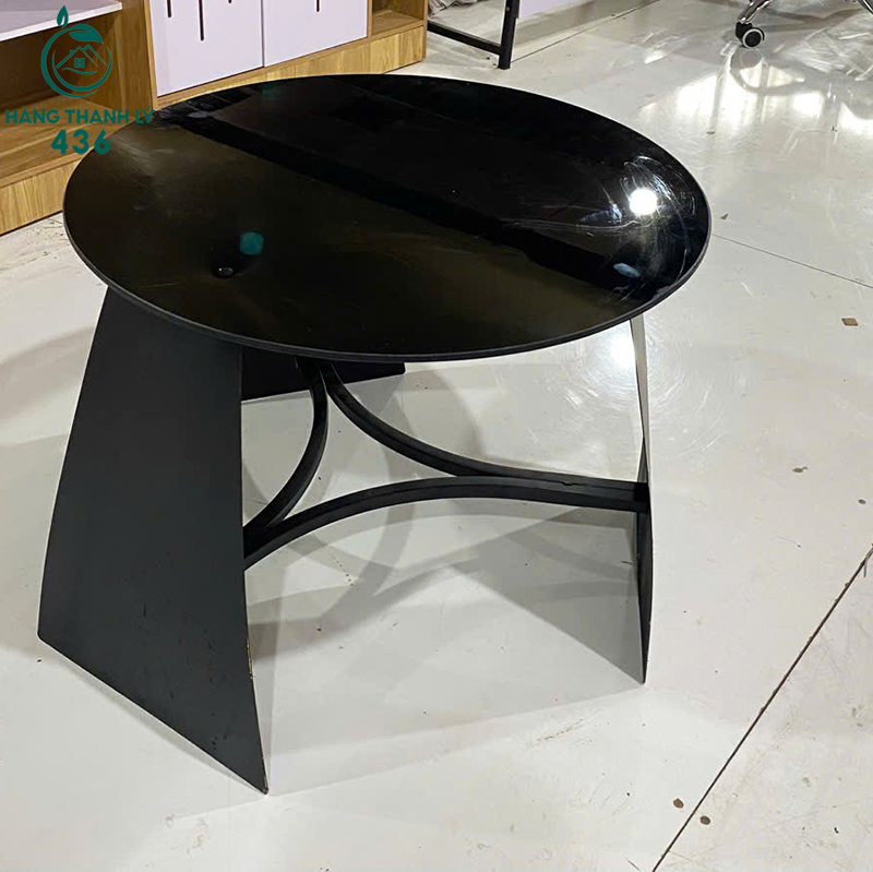 ban-sofa-cu-mat-kinh-tron-mau-den-sang-trong-2 Bàn Sofa Cũ Mặt Kính Tròn Màu Đen Sang Trọng