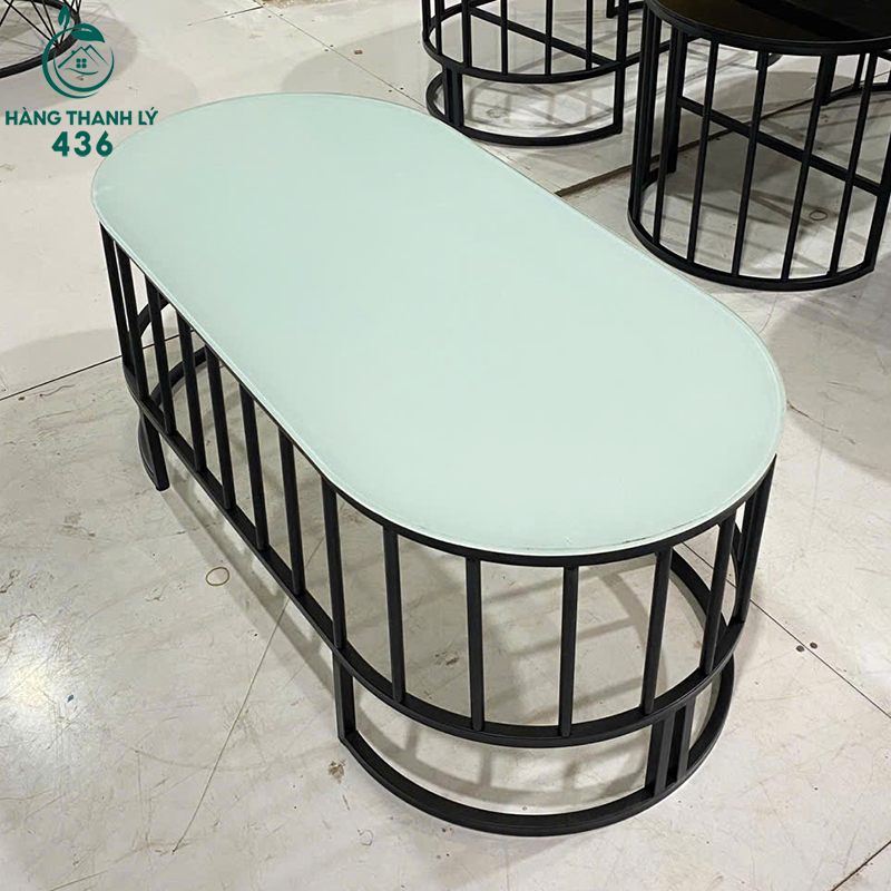 ban-sofa-kinh-cuong-chan-sat-mau-den-dep-mat-moi-95-1 Bàn Sofa Kính Cường Chân Sắt Màu Đen Đẹp Mắt Mới 95%