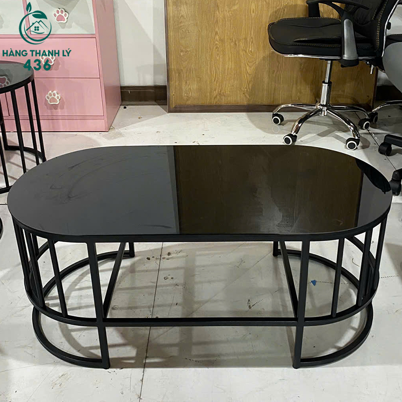 ban-sofa-kinh-den-hien-dai-phu-hop-moi-khong-gian-moi-95-2 Bàn Sofa Kính Đen Có Kệ Gác Chân Mới 95%