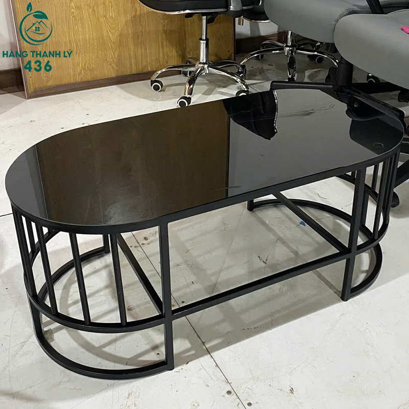 ban-sofa-kinh-den-hien-dai-phu-hop-moi-khong-gian-moi-95-4 Bàn Sofa Kính Đen Có Kệ Gác Chân Mới 95%