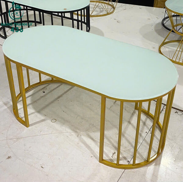 ban sofa mat kinh trang sua cu thiet ke hinh oval 2