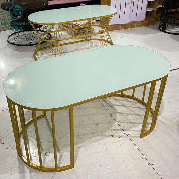 ban sofa mat kinh trang sua cu thiet ke hinh oval 3