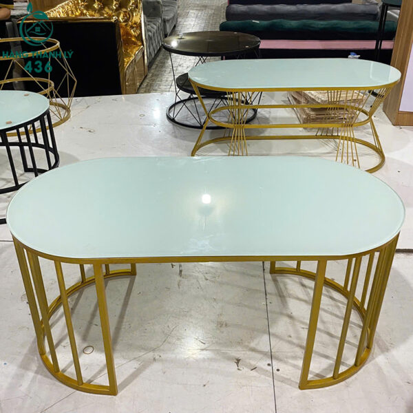 ban sofa mat kinh trang sua cu thiet ke hinh oval 4