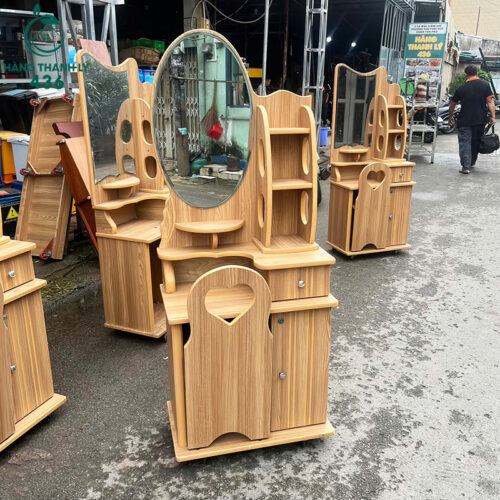 ban trang diem cu 1m5x60cm co ghe ngoi giup tiet kiem khong gian 1