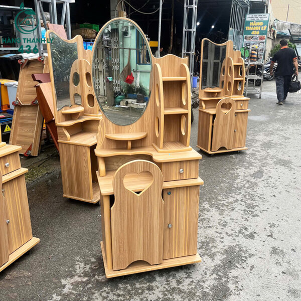 ban trang diem cu 1m5x60cm co ghe ngoi giup tiet kiem khong gian 1