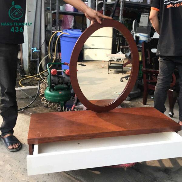 Bàn Trang Điểm Cũ Màu Nâu Treo Tường Có Gương Tròn Rời Dễ Lắp