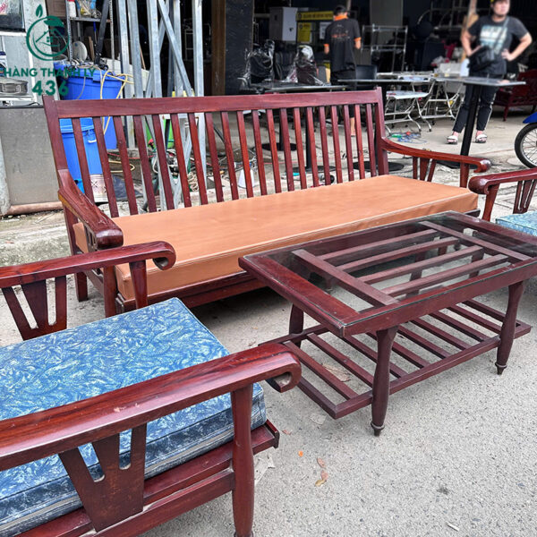 bo-ghe-go-cu-1m92x70cm-co-dem-vai-xanh-mat-ban-kinh-sang (5) Bộ Ghế Gỗ Cũ 1M92X70CM Có Đệm Vải Xanh Mặt Bàn Kính Sang