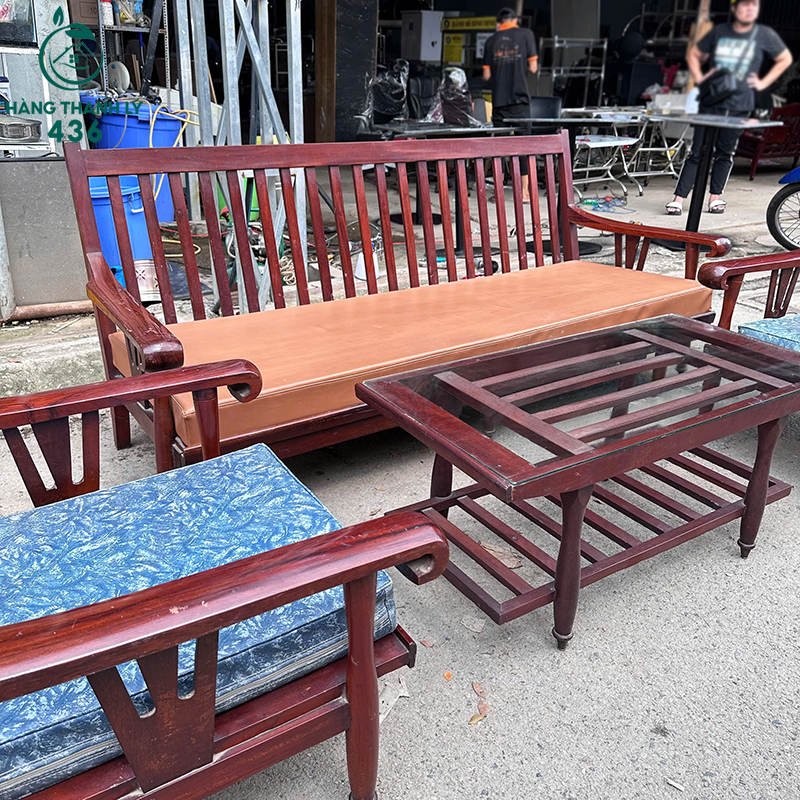 Bộ Ghế Gỗ Cũ 1M92X70CM Có Đệm Vải Xanh Mặt Bàn Kính Sang bo-ghe-go-cu-1m92x70cm-co-dem-vai-xanh-mat-ban-kinh-sang-5 Bộ Ghế Gỗ Cũ 1M92X70CM Có Đệm Vải Xanh Mặt Bàn Kính Sang