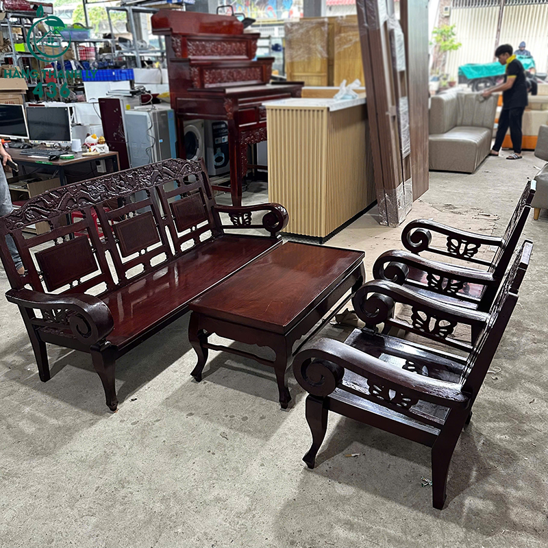 bo-salon-go-cu-1m75-mau-nau-dam-cham-khac-sang-trong-1 Bộ Salon Gỗ Cũ 1M75 Màu Nâu Đậm Chạm Khắc Sang Trọng