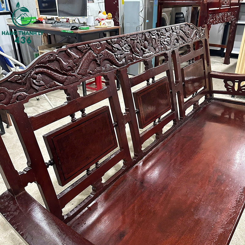 bo-salon-go-cu-1m75-mau-nau-dam-cham-khac-sang-trong-3 Bộ Salon Gỗ Cũ 1M75 Màu Nâu Đậm Chạm Khắc Sang Trọng