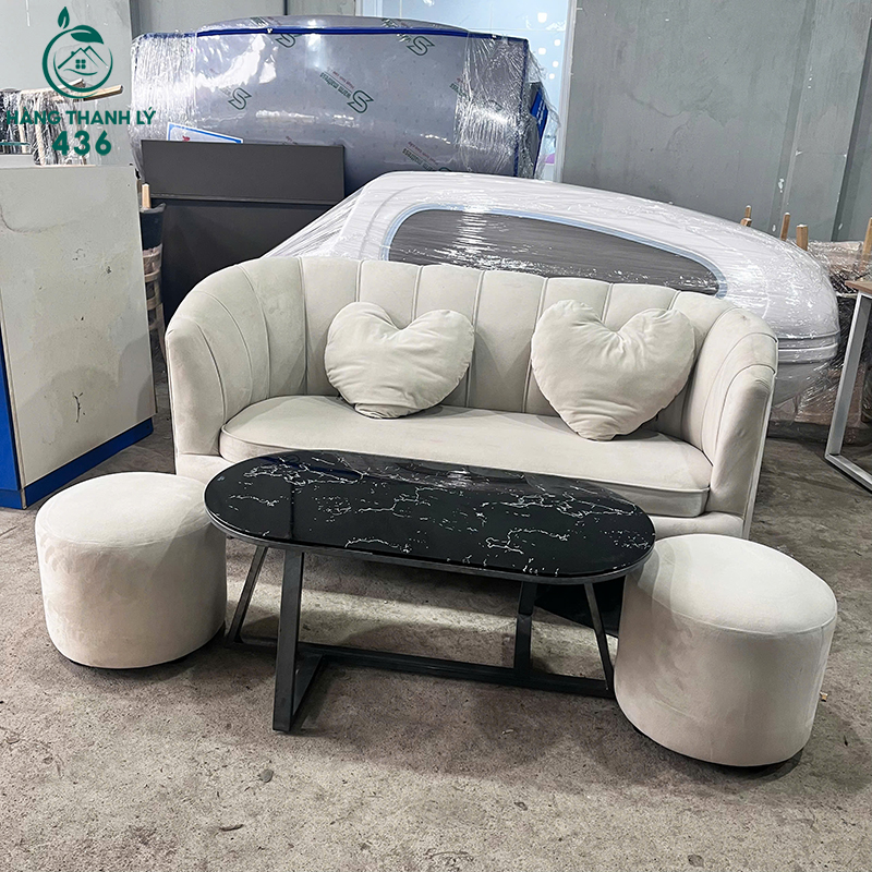 bo-sofa-cu-1m6-mau-trang-nho-gon-kem-hai-don-tron-sang-trong-3 Bộ Sofa Cũ 1M6 Màu Trắng Nhỏ Gọn Kèm Hai Đôn Tròn Sang Trọng