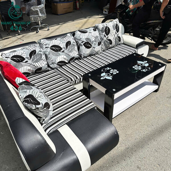 bo-sofa-cu-goc-l-2m4x1m6-phoi-den-trang-kem-ban-tra-mat-kinh (2) bo sofa cu goc l 2m4x1m6 phoi den trang kem ban tra mat kinh 2