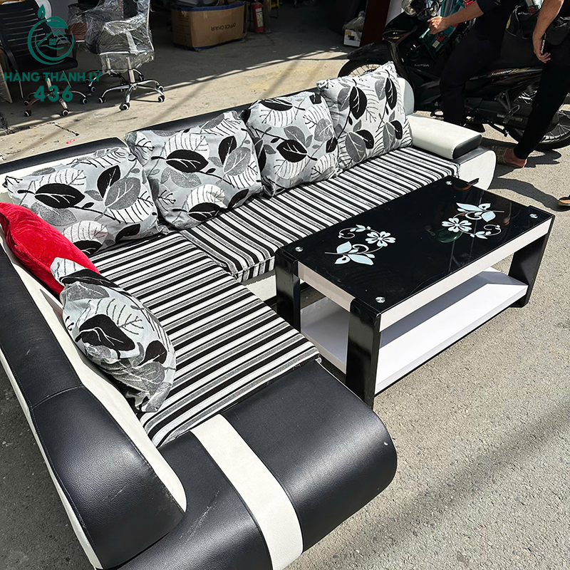 bo-sofa-cu-goc-l-2m4x1m6-phoi-den-trang-kem-ban-tra-mat-kinh-2 Bộ Sofa Cũ Góc L 2M4X1M6 Phối Đen Trắng Kèm Bàn Trà Mặt Kính