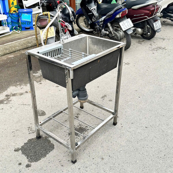 bon rua chen cu 1 hoc inox chan dung co san voi nuoc 1