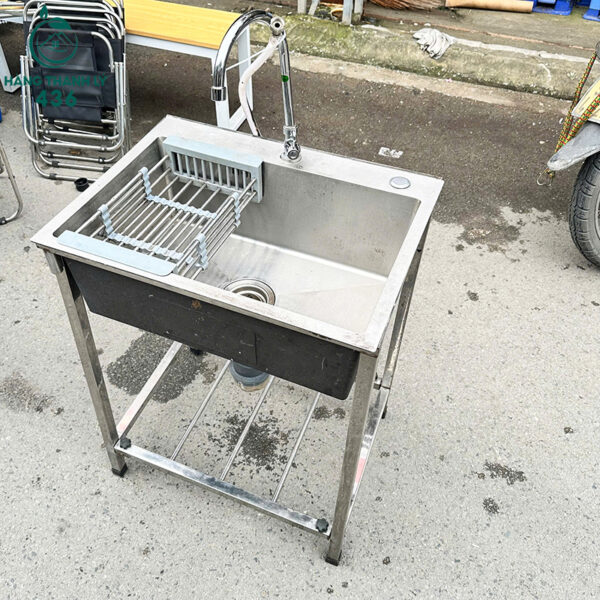 bon rua chen cu 1 hoc inox chan dung co san voi nuoc 3