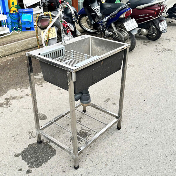 bon rua chen cu 1 hoc inox chan dung co san voi nuoc 5