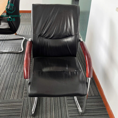 Ghế Làm Việc Chân Quỳ Cũ Da Đen Tay Gỗ Sang Trọng 3 ghe lam viec chan quy cu da den tay go sang trong 3