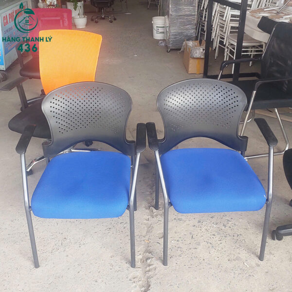 ghe-lam-viec-cu-mau-xanh-dem-vai-em-ai-tay-vin-chac-chan (1) ghe lam viec cu mau xanh dem vai em ai tay vin chac chan 1