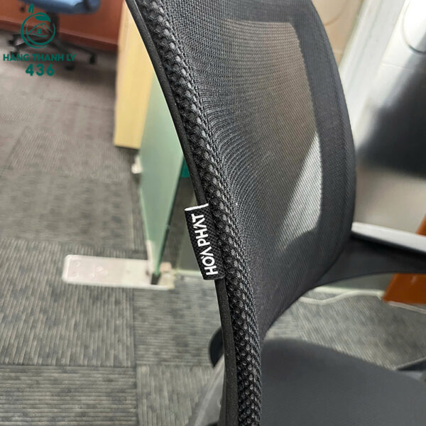 ghe luoi hoa phat cu mau den thoang khi 1