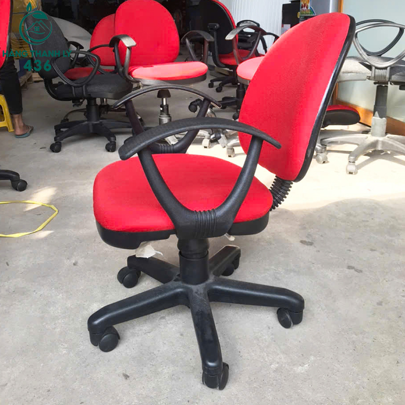 Ghế Xoay Văn Phòng Cũ Đỏ Bọc Đệm Ngồi Êm Có Tay Vịn ghe-xoay-van-phong-cu-boc-do-ngoi-em-co-tay-vin-1 Ghế Xoay Văn Phòng Cũ Đỏ Bọc Đệm Ngồi Êm Có Tay Vịn