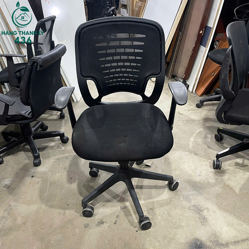 ghe xoay van phong cu lung luoi thoang khi mau den 1