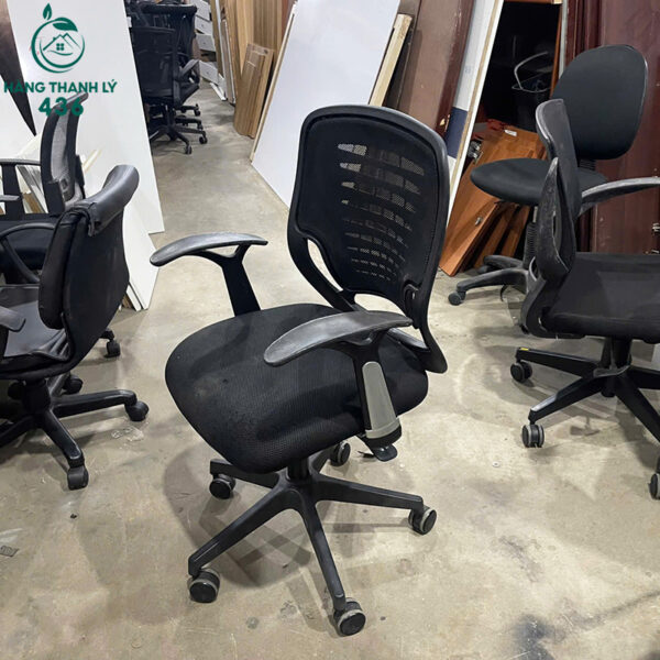 ghe xoay van phong cu lung luoi thoang khi mau den 4