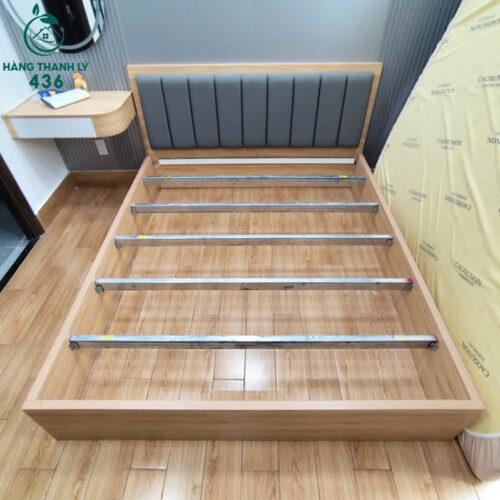 giuong ngu cu 1m6 dau giuong boc nem da mau xam 2