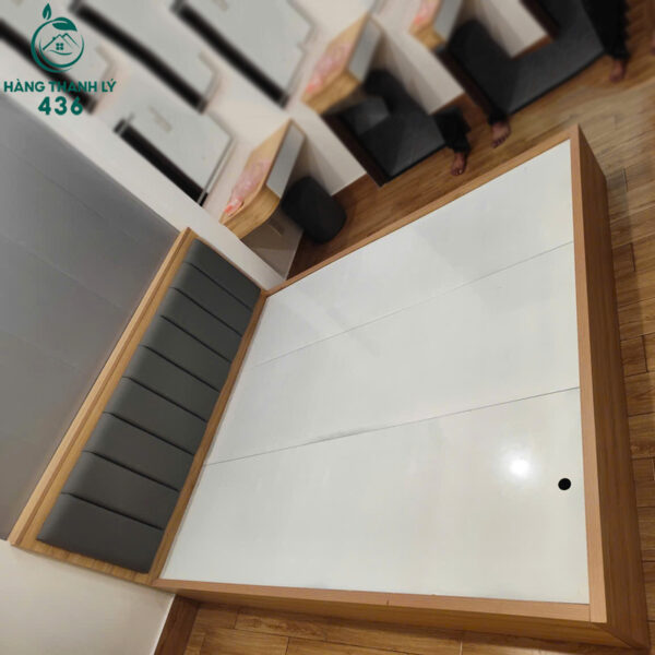 giuong ngu cu 1m6 dau giuong boc nem da mau xam 5