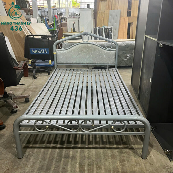 giuong sat cu 1m2x2m mau xam kieu dang dep 1