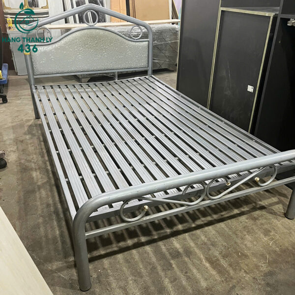giuong sat cu 1m2x2m mau xam kieu dang dep 2